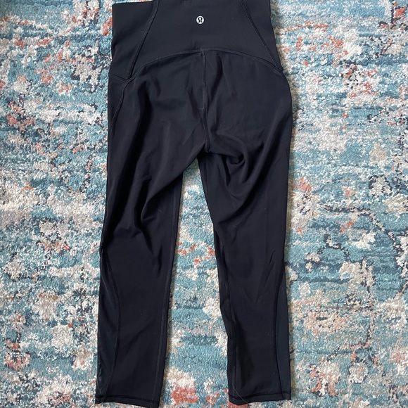 Lululemon cropped leggings size 4 - Picture 2 of 2